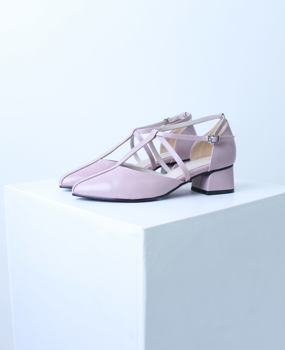 X-strap shoes (Lilac)