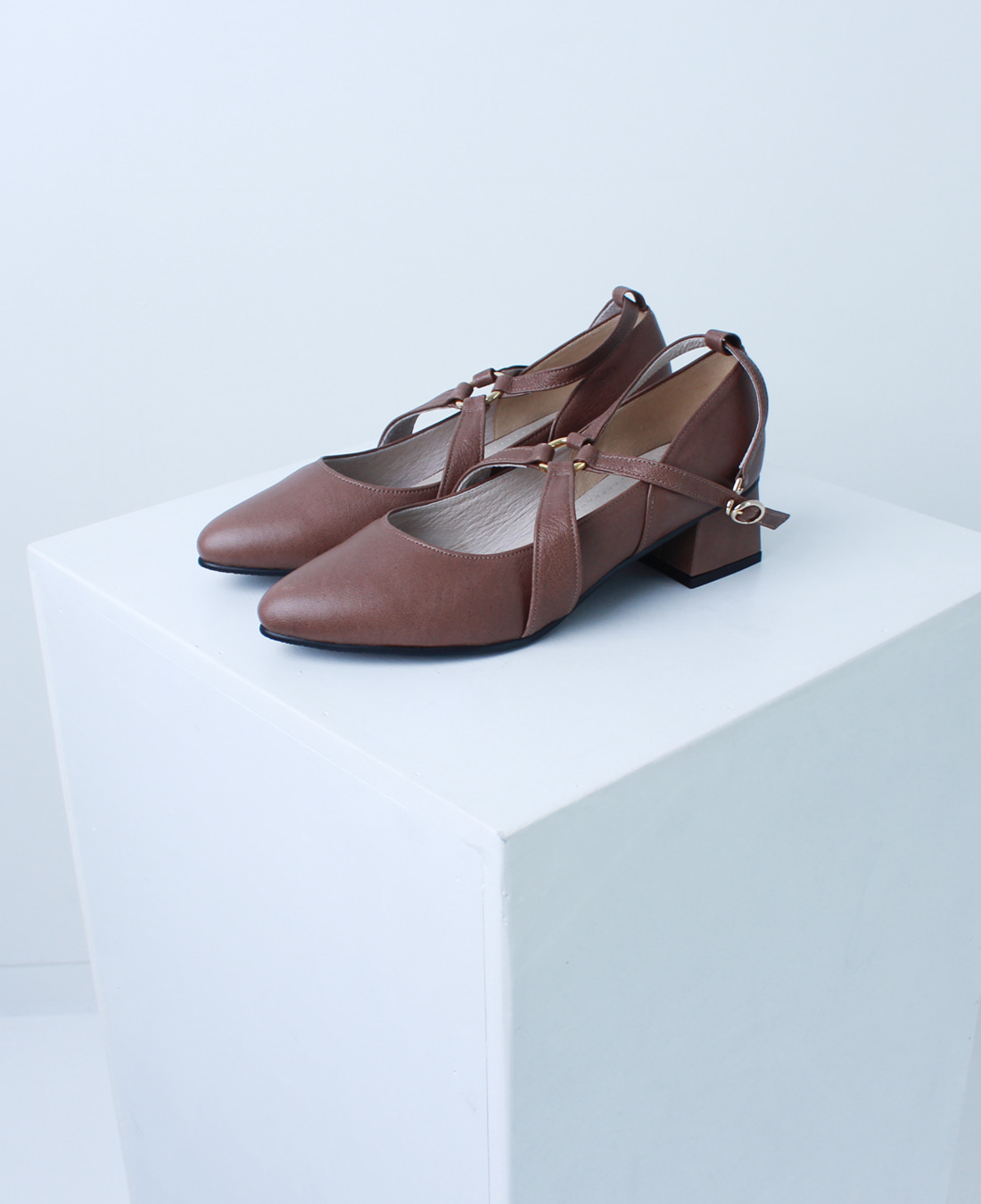 Ring strap shoes (Brown)