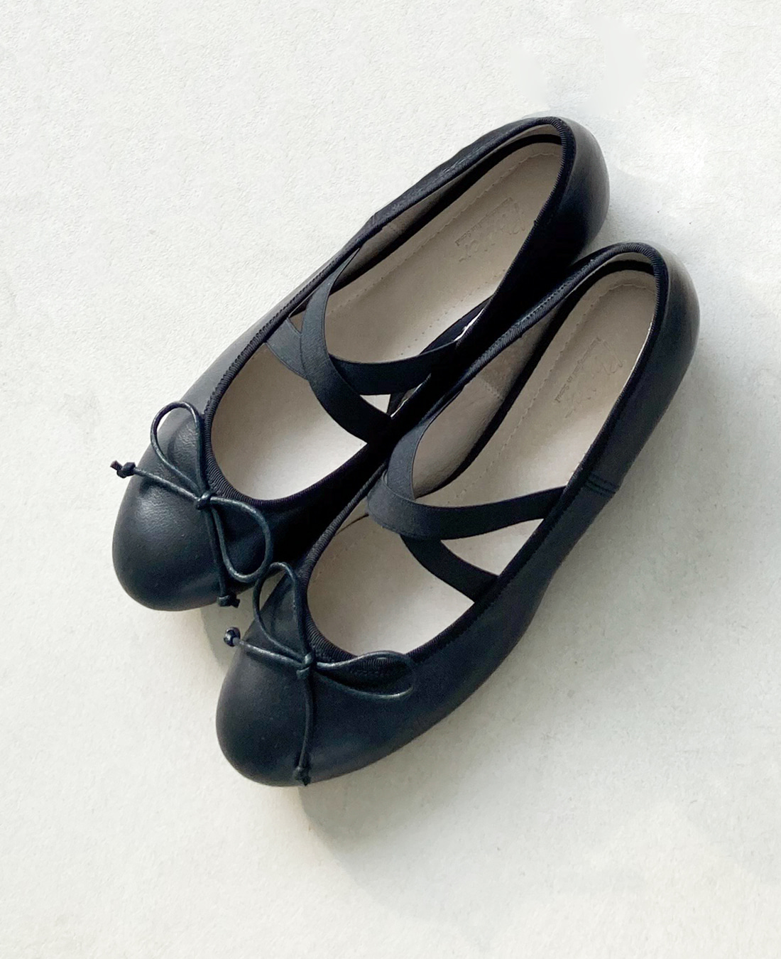 X-Strap Ballerina Flat Shoes (Black)