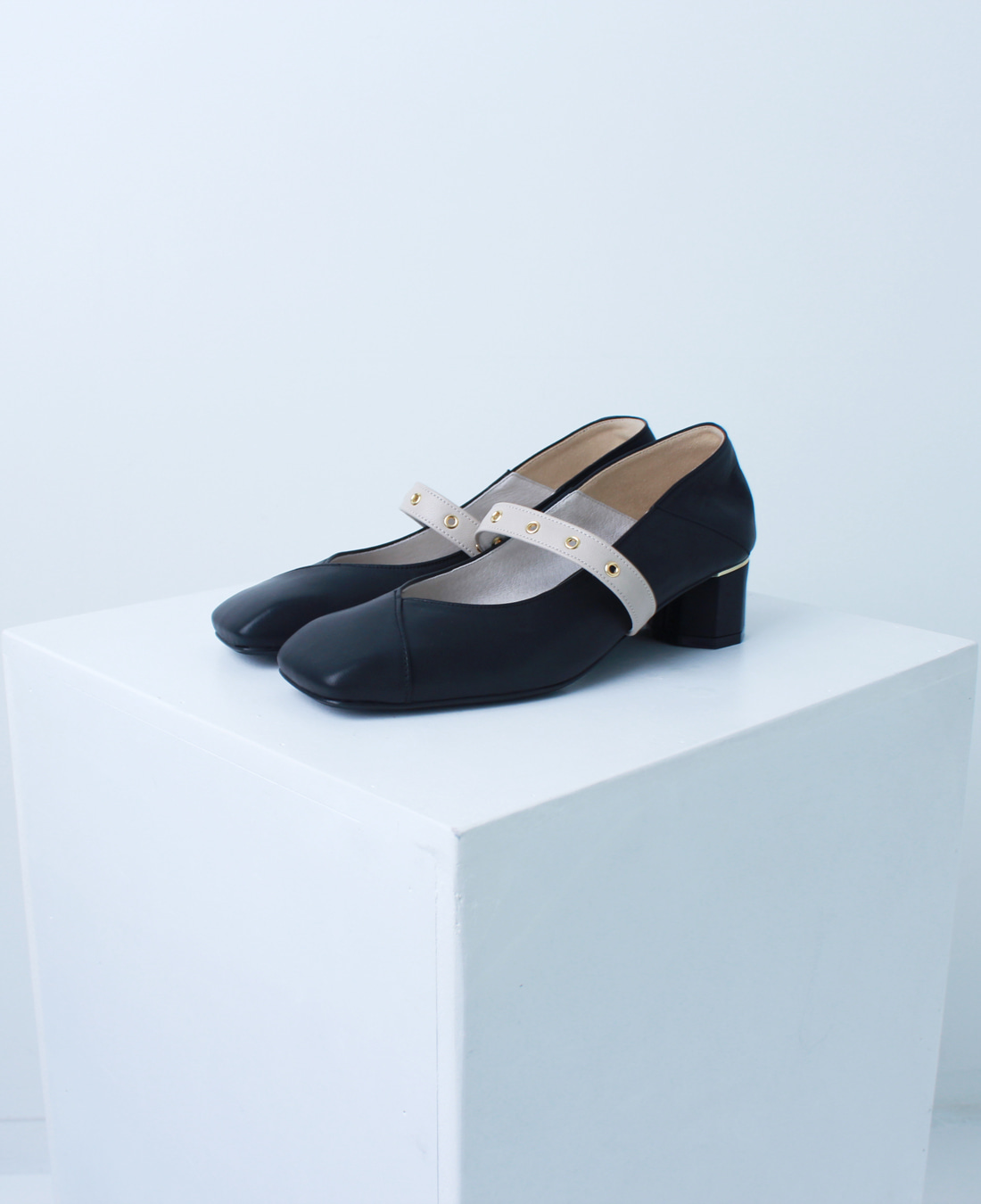 Square Toe Shoes (Black+Ivory)